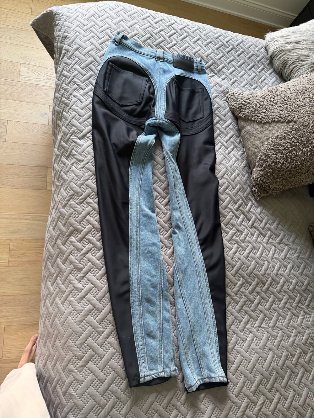 Mugler jeans, worn couple times. Sizes Fr 40 - Picture 6 of 7